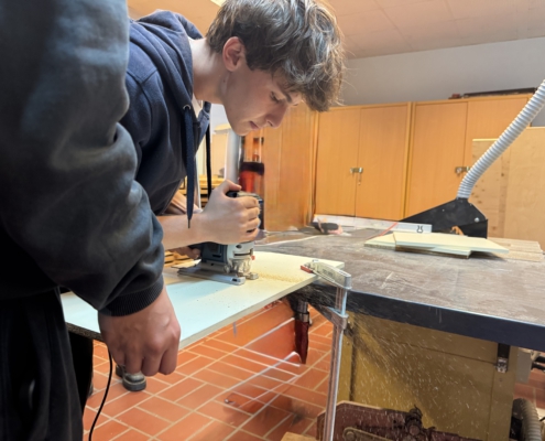 Beim zurechtsägen der Holzplatten